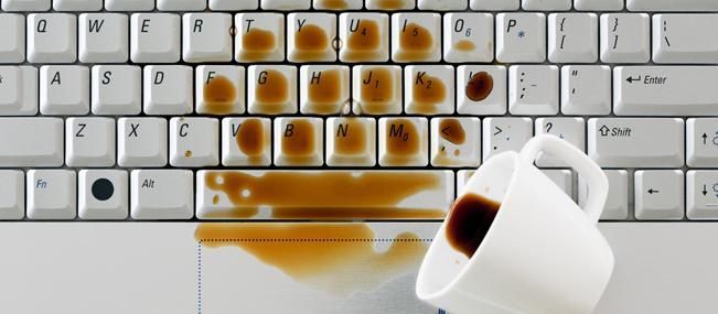 Kaffee auf Tastatur verschüttet